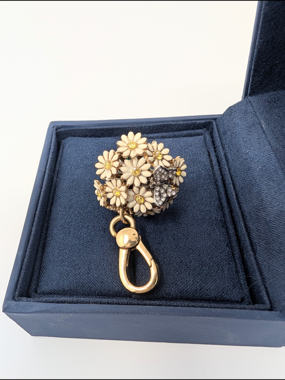 Juicy Couture Y2K Daisy Bouquet Charm with White Enamel Green Accent Butterfly - Picture 3 of 8